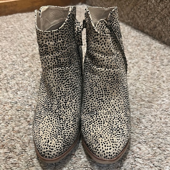 MIA Black and Cream Ankle Boots with Chunky Heel - Picture 2 of 5